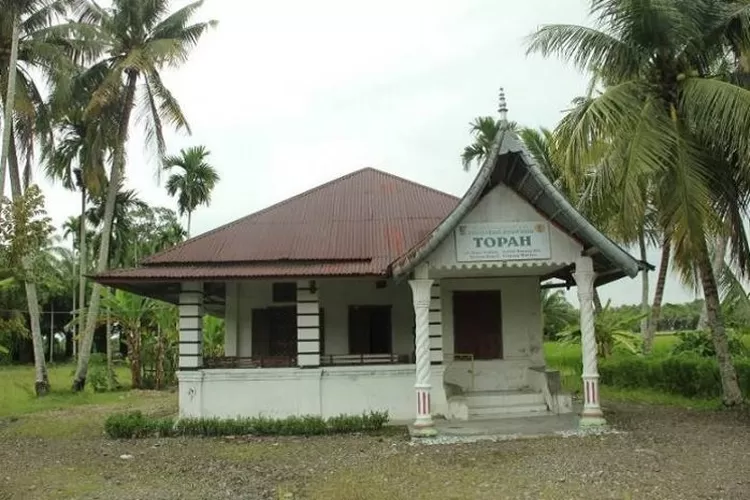 🕌 Rumah Gadang Topah: Menyingkap Kisah Kitab Kuning Islam di Minangkabau